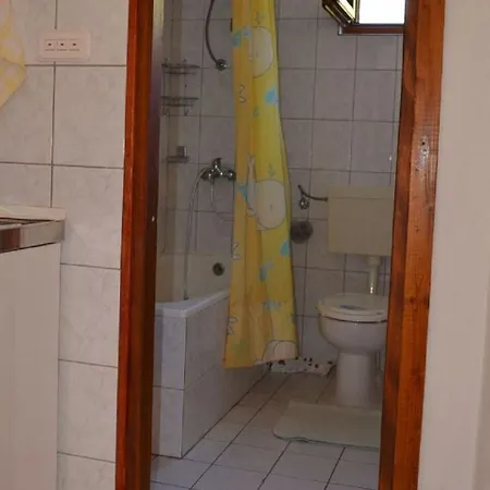 Jozo Apartment *
