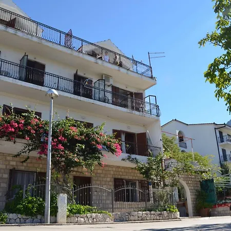 Jozo Apartment *